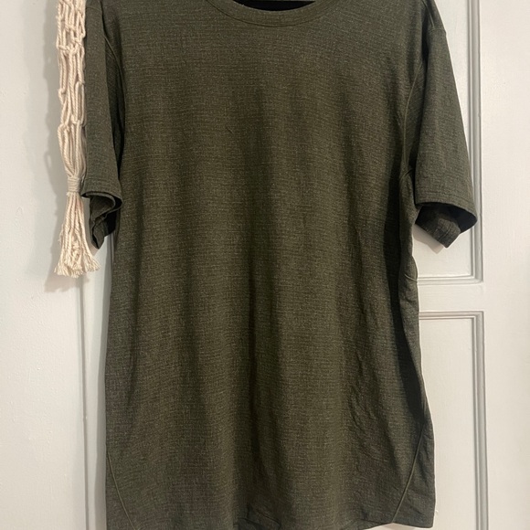 Lululemon Olive Green T-Shirt size Large - Picture 1 of 5